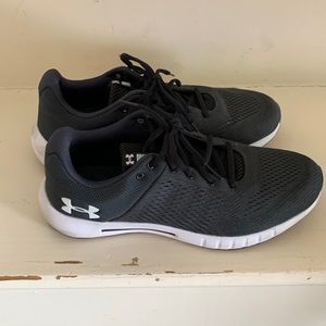 UNDER ARMOUR RUNNING SHOES